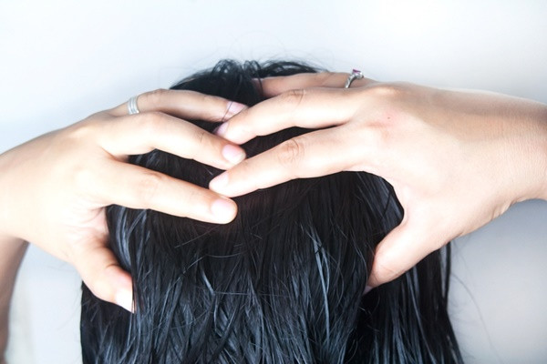 Sáu thói quen kỳ lạ và vô cùng đơn giản giúp tóc mau dài ảnh 6