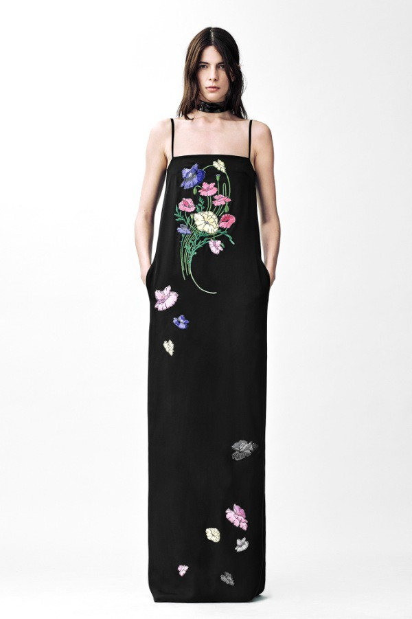 Thu chớm lạnh, thời trang đầm đen dáng dài lên ngôi mùa 2015 ảnh 2