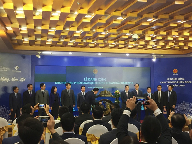 Đánh cồng khai trương phiên giao dịch chứng khoán đầu năm 2018 ảnh 2