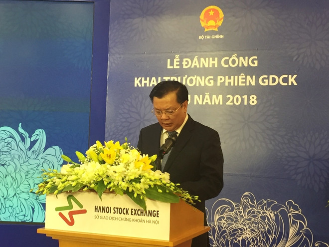 Đánh cồng khai trương phiên giao dịch chứng khoán đầu năm 2018 ảnh 1