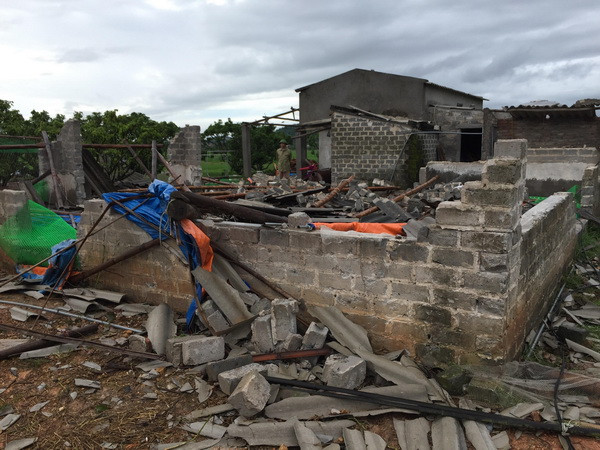 Cà Mau: Dông lốc làm sập nhà dân, hai bà cháu bị tường đè tử vong ảnh 1