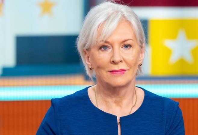 Dịch COVID-19: Thứ trưởng Y tế Anh dương tính với SARS-CoV-2 ảnh 1