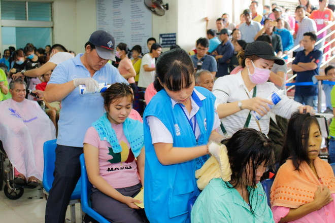 "Salon tóc" phục vụ đặc biệt tại Bệnh viện Chợ Rẫy TPHCM ảnh 4