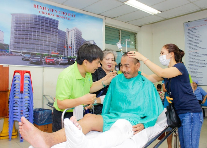 "Salon tóc" phục vụ đặc biệt tại Bệnh viện Chợ Rẫy TPHCM ảnh 3