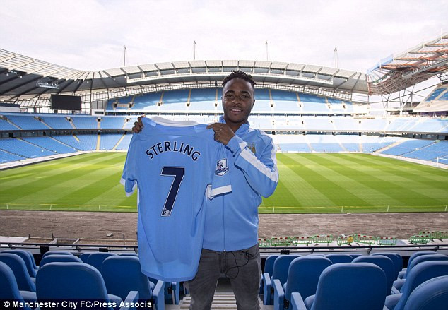 Sterling chính thức lập kỷ lục và sẽ cùng Man City đến Mỹ Đình ảnh 1