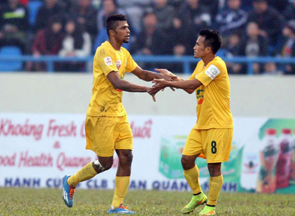 FLC Thanh Hóa soán ngôi đầu V-League của Becamex Bình Dương ảnh 1