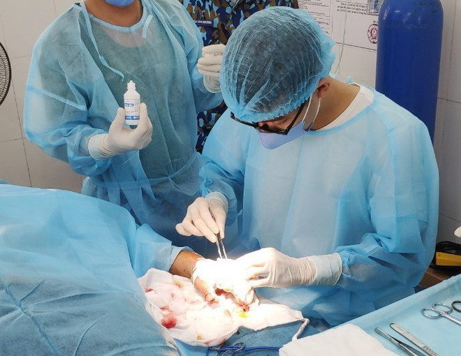 Bệnh xá đảo Nam Yết phẫu thuật thành công cho ngư dân bị tai nạn ảnh 1