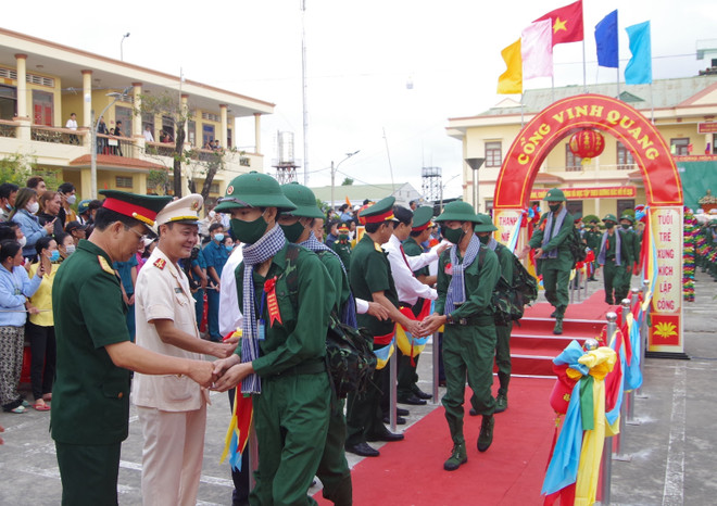 Lễ giao nhận quân năm 2023: Bảo đảm chỉ tiêu, tiết kiệm và an toàn ảnh 1