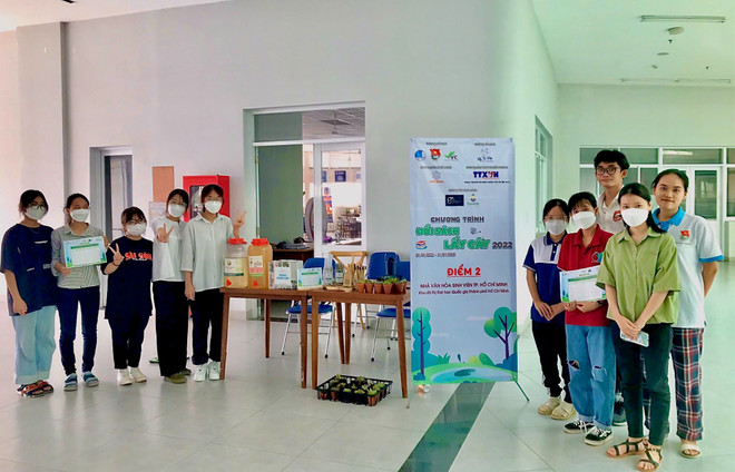 Chương trình "Đổi sách lấy cây" - phát triển văn hóa đọc cộng đồng ảnh 1