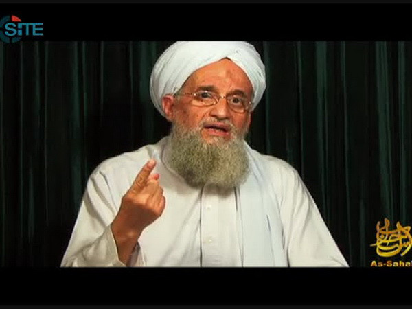 Thủ lĩnh al-Qaeda Ayman al-Zawahiri phát biểu tại một địa điểm bí mật ngày 26/10/2012. (Nguồn: AFP/TTXVN) Thủ lĩnh al-Qaeda kêu gọi tấn công Saudi Arabia và Phương Tây ảnh 1