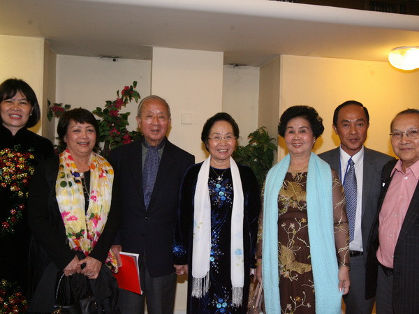 Phó Chủ tịch nước gặp gỡ cộng đồng người Việt Nam tại Pháp ảnh 1