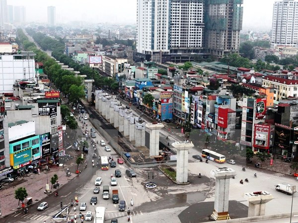 Dự án tuyến đường sắt trên cao Cát Linh-Hà Đông. (Ảnh: Thế Duyệt/TTXVN) Đường sắt trên cao: Một năm “tử thần” lơ lửng trên đầu người dân ảnh 2