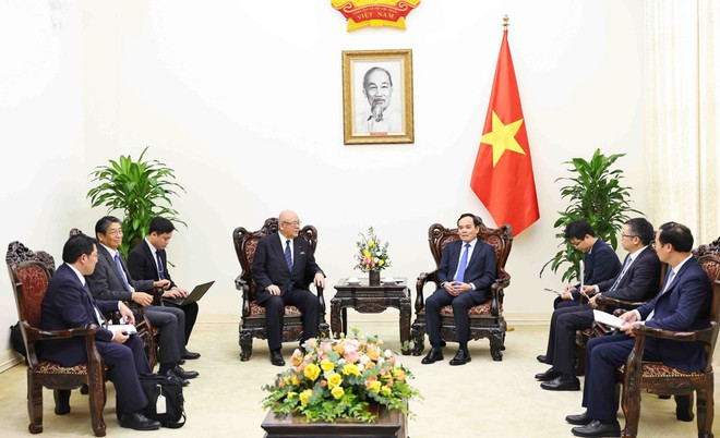Phó Thủ tướng Trần Lưu Quang tiếp Cố vấn đặc biệt Liên minh Nghị sỹ Hữu nghị Việt Nhật Takebe Tsutomu. (Ảnh: Minh Đức/TTXVN) ttxvn_pho_thu_tuong_tran_luu_quang_tiep_co_van_dac_biet_lien_minh_nghi_si_huu_nghi_viet_nhat_2.jpg