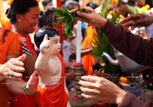 Lễ Tắm Phật của người Khmer trong dịp Tết Chol Chnam Thmay ảnh 9