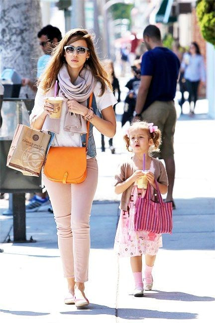 Ngắm nhìn các cặp mẹ con "fashionista" trên khắp thế giới ảnh 8