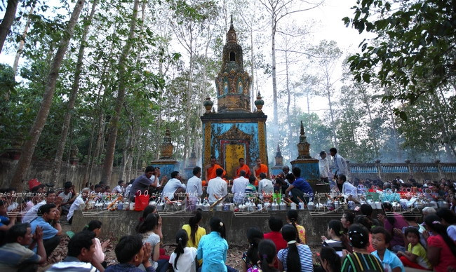 Lễ Tắm Phật của người Khmer trong dịp Tết Chol Chnam Thmay ảnh 14