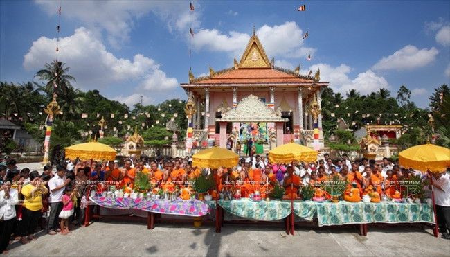 Lễ Tắm Phật của người Khmer trong dịp Tết Chol Chnam Thmay ảnh 1