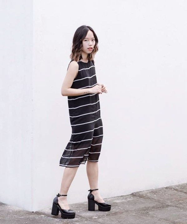 Ngắm các tín đồ thời trang Việt xuống phố với sắc đen, xanh ảnh 1