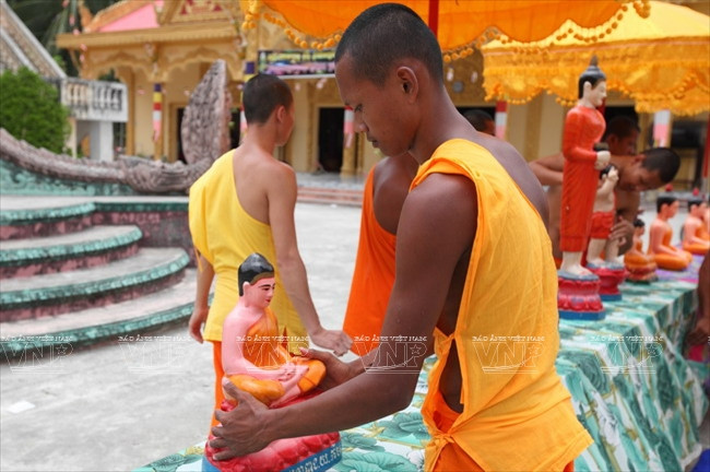 Lễ Tắm Phật của người Khmer trong dịp Tết Chol Chnam Thmay ảnh 5