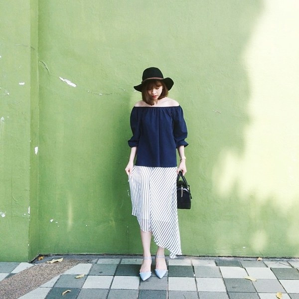 Ngắm các tín đồ thời trang Việt xuống phố với sắc đen, xanh ảnh 10