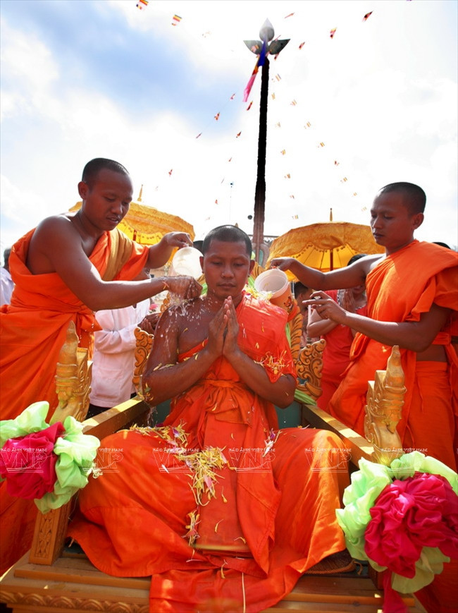 Lễ Tắm Phật của người Khmer trong dịp Tết Chol Chnam Thmay ảnh 10