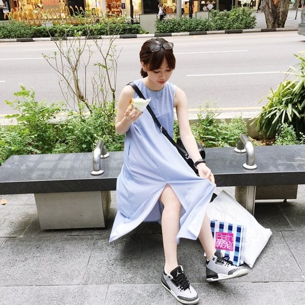 Ngắm các tín đồ thời trang Việt xuống phố với sắc đen, xanh ảnh 11