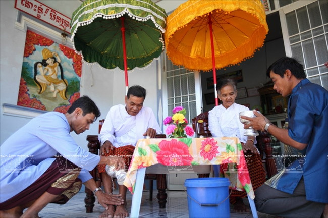 Lễ Tắm Phật của người Khmer trong dịp Tết Chol Chnam Thmay ảnh 12
