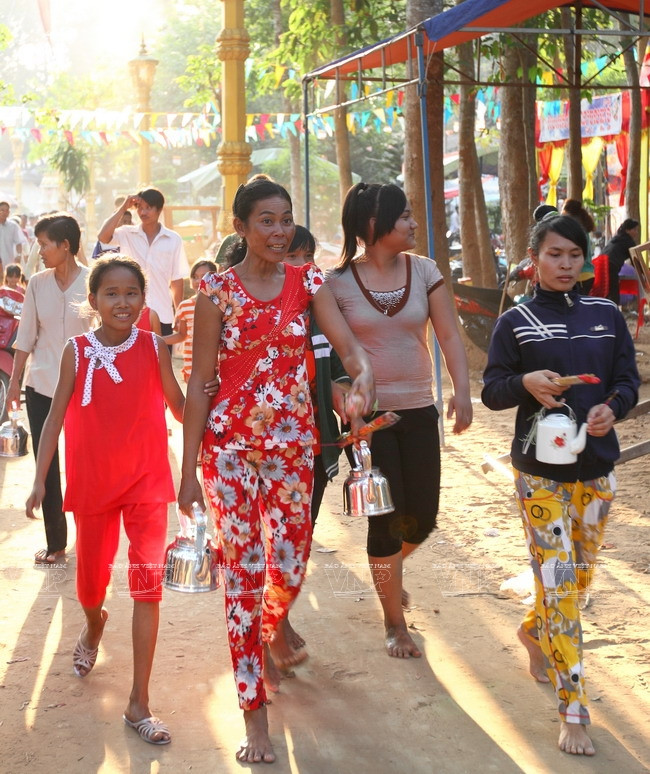 Lễ Tắm Phật của người Khmer trong dịp Tết Chol Chnam Thmay ảnh 2