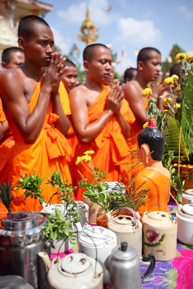 Lễ Tắm Phật của người Khmer trong dịp Tết Chol Chnam Thmay ảnh 7