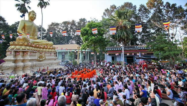 Lễ Tắm Phật của người Khmer trong dịp Tết Chol Chnam Thmay ảnh 11