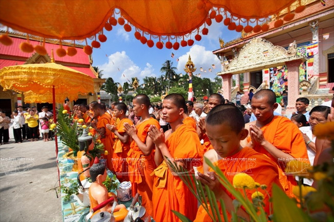 Lễ Tắm Phật của người Khmer trong dịp Tết Chol Chnam Thmay ảnh 4