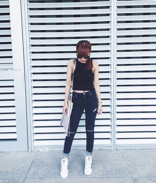 Ngắm các tín đồ thời trang Việt xuống phố với sắc đen, xanh ảnh 7