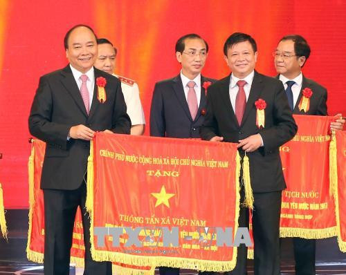 Lễ kỷ niệm 70 năm ngày Bác Hồ ra Lời kêu gọi thi đua ái quốc ảnh 1