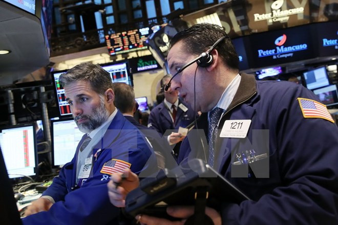 Chứng khoán Phố Wall đỏ sàn sau báo cáo lợi nhuận của Wal-Mart ảnh 1