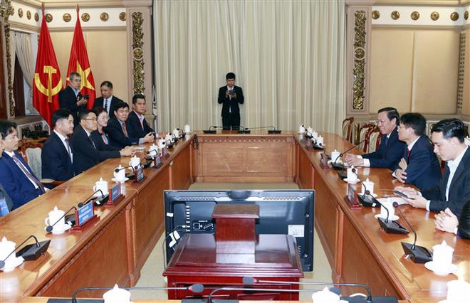 Lãnh đạo Thành phố Hồ Chí Minh tiếp các học giả Lào và Campuchia ảnh 1