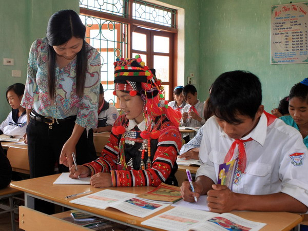 Giải quần vợt NTV tiếp sức học sinh nghèo đến trường ảnh 1