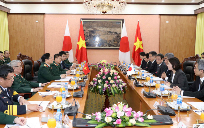 Quang cảnh hội đàm. (Ảnh: Văn Điệp/TTXVN) Việt Nam và Nhật Bản đưa ra các biện pháp thúc đẩy hợp tác quốc phòng ảnh 1