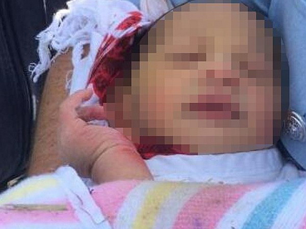 Em bé sống sót thần kỳ sau 5 ngày bị bỏ mặc trong rãnh thoát nước ảnh 1