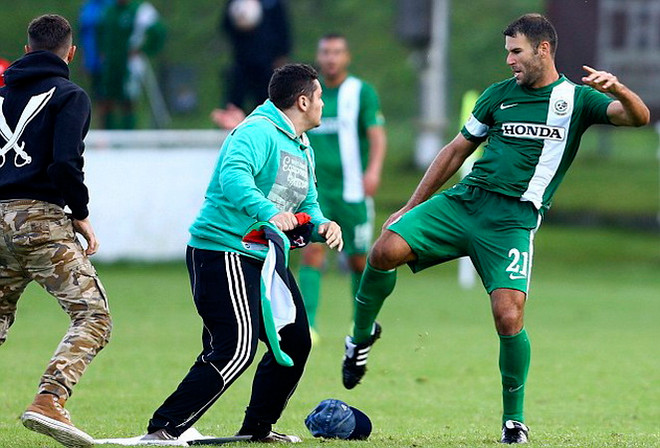 CĐV tấn công cầu thủ của Israel để phản đối chiến tranh ảnh 3