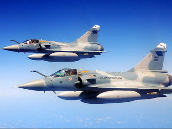 Pháp triển khai máy bay chiến đấu tìm máy bay mất tích AH5017 ảnh 1