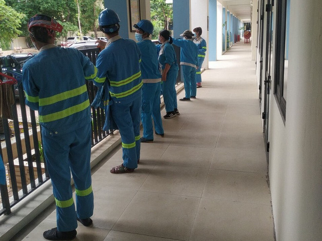20 ‘lao công’ tự nguyện vào khu cách ly: Không thể vì dịch mà ‘bỏ rác’ ảnh 1