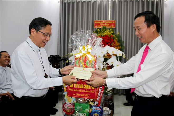 Chủ tịch MTTQ Việt Nam thăm, chúc mừng giáng sinh tại Bình Thuận ảnh 2