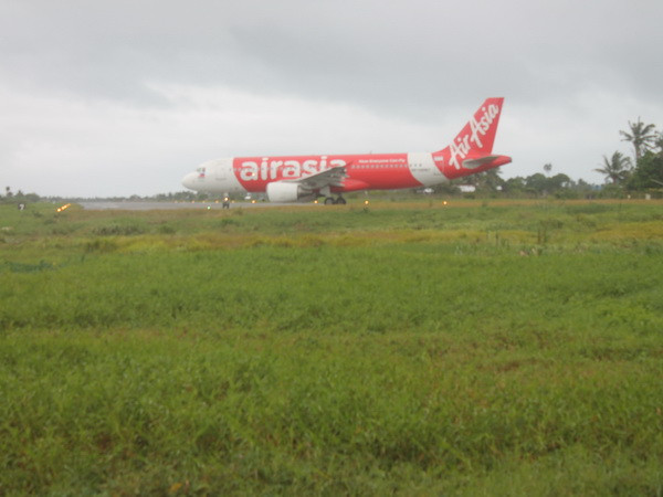 Máy bay của AirAsia đi từ Kuala Lumpur phải quay đầu do sự cố ảnh 1