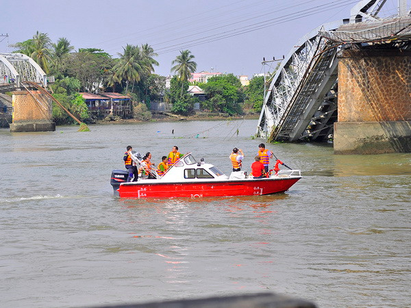 Bắt đầu trục vớt cầu Ghềnh, có thể hoàn thành trước ngày 2/4 ảnh 1