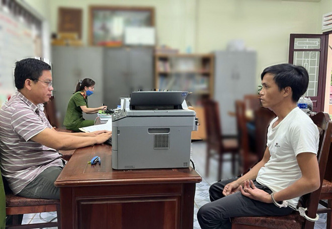 Lâm Đồng: Khởi tố, bắt tạm giam đối tượng lừa đảo làm giả sổ đỏ ảnh 1