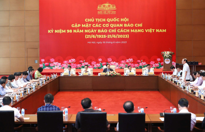 Báo chí không ngừng vươn lên, là cầu nối Đảng, Nhà nước với nhân dân ảnh 1