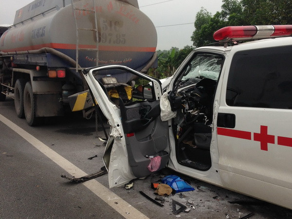 Thông tin thêm về xe cứu thương gây tai nạn rồi bỏ chạy tại Hà Nội ảnh 1