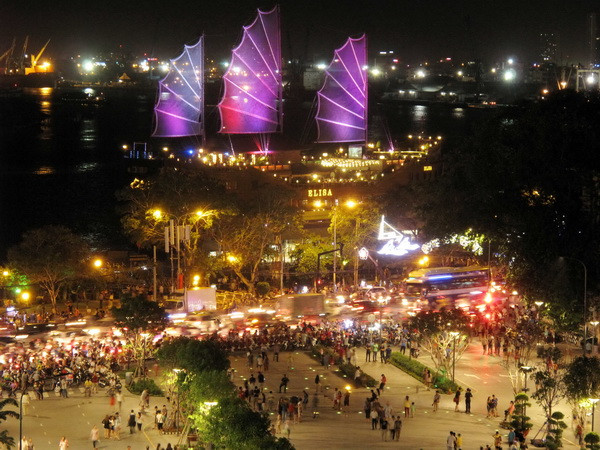 TP.HCM bố trí camera dày đặc trên tuyến phố đi bộ Nguyễn Huệ ảnh 1