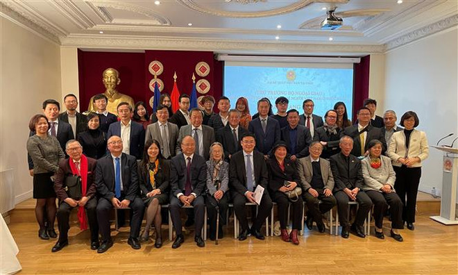 Kiều bào tại Pháp chia sẻ về những khó khăn và thuận lợi ảnh 2