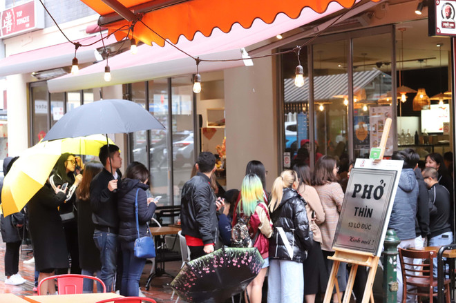 Phở Thìn Hà Nội mang 90% hương vị truyền thống 'cập bến' Australia ảnh 2